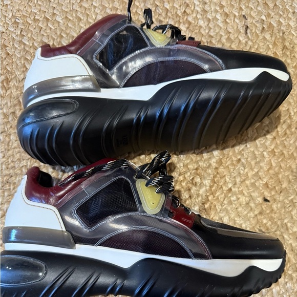Fendi Stylish Black and Burgundy Men's Sneakers - Picture 3 of 12